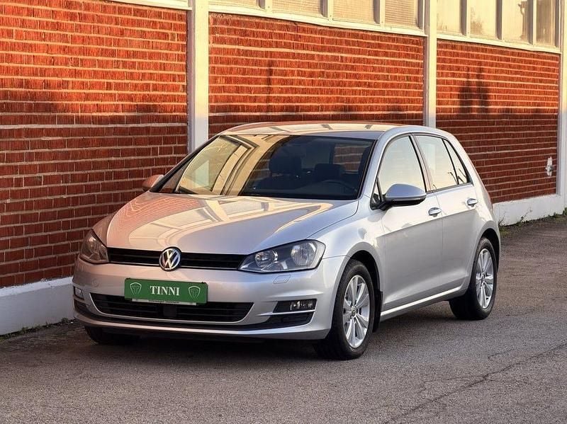 Silver Begagnad 2014 VW Golf VII Halvkombi | 87 000 kr (Bra pris) - Bild 1/4