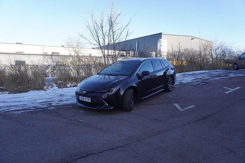 Begagnad Toyota Corolla Style 122 HK (89 kW) 2022 Brun Kombi