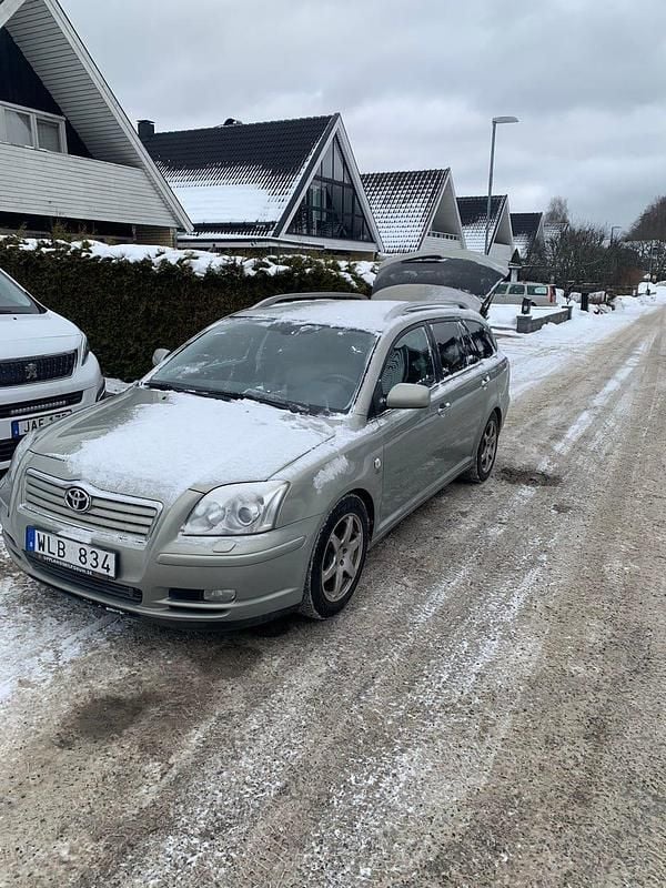 Begagnad Toyota Avensis 147 HK (108 kW) 2005 Kombi