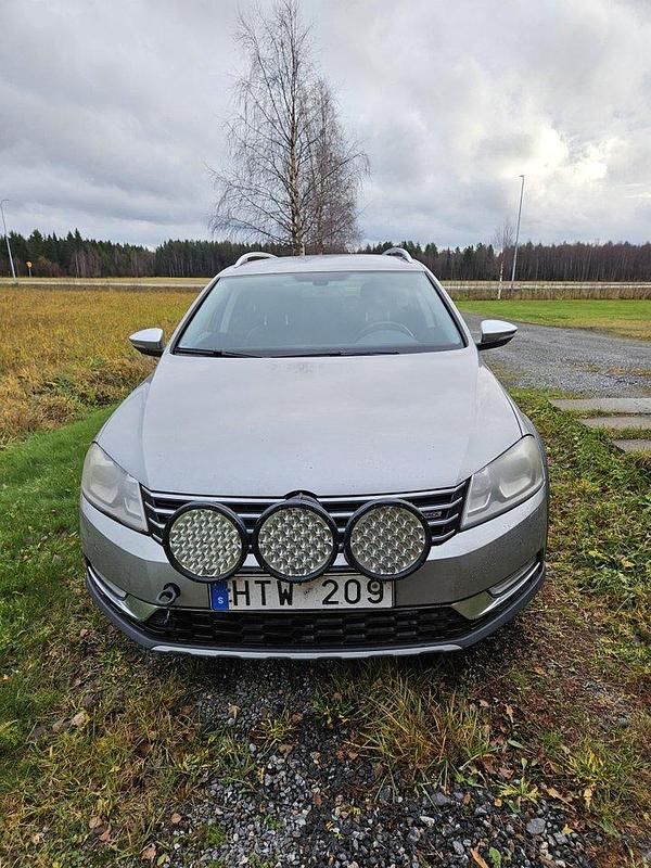 Silver Begagnad 2013 VW Passat Alltrack Kombi | 75 000 kr (Bra pris) - Bild 1/4