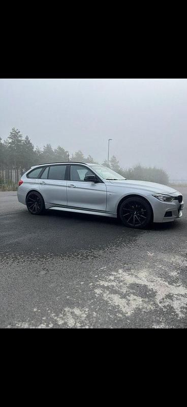 Silver Begagnad 2015 BMW 320 M Sport Kombi | 180 000 kr (Lite dyr) - Bild 1/3