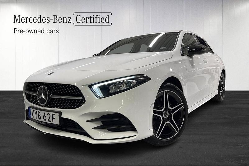 Vit (white) Begagnad 2022 Mercedes A250 AMG Halvkombi | 339 900 kr (Dyr) - Bild 1/4