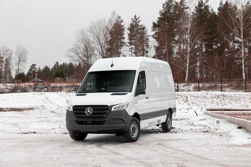 Vit Ny 2025 Mercedes E-Sprinter Van | 906 250 kr (Lite dyr) - Bild 1/4