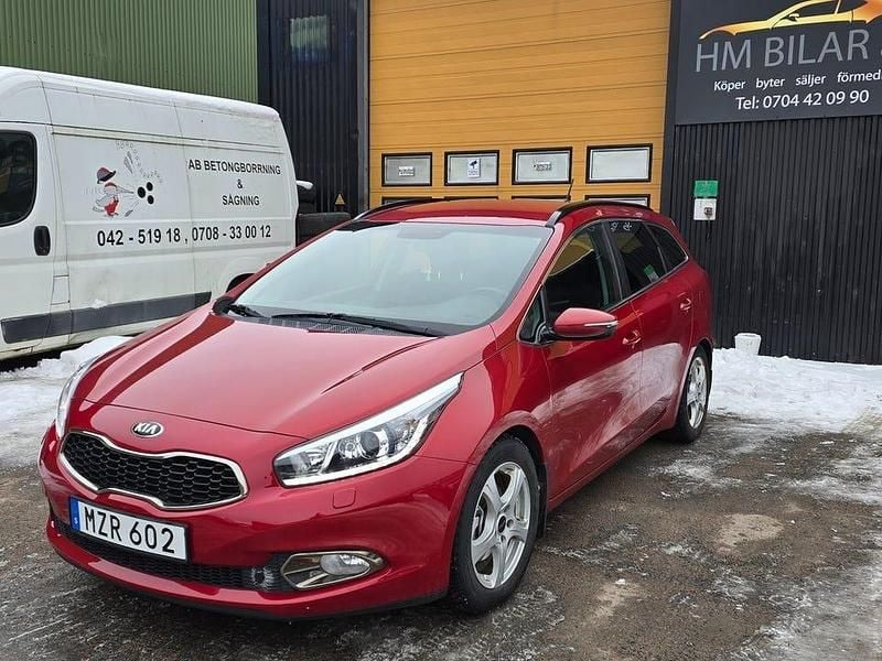 Begagnad Kia Ceed Sportswagon Comfort 128 HK (94 kW) 2013 Röd Kombi