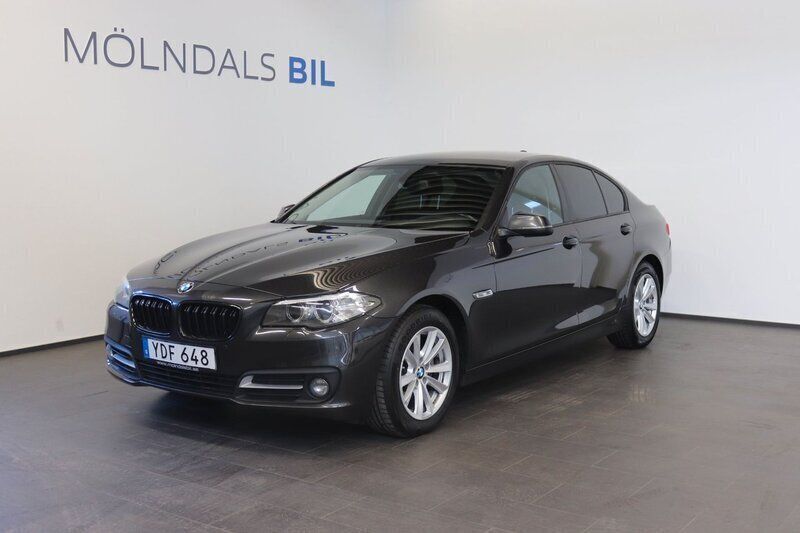 Grå (grå metallic) Begagnad 2016 BMW 520 Sedan | 159 900 kr (Bra pris) - Bild 1/4