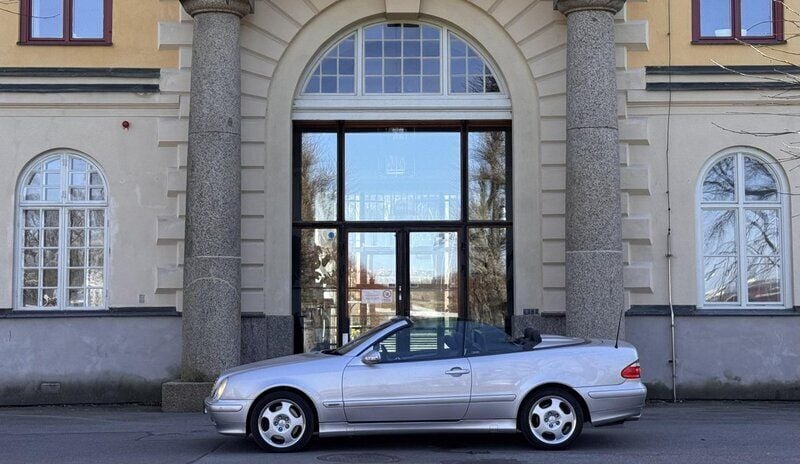 Silver Begagnad 2001 Mercedes CLK430 Elegance Cab | 139 000 kr (Superpris) - Bild 1/4