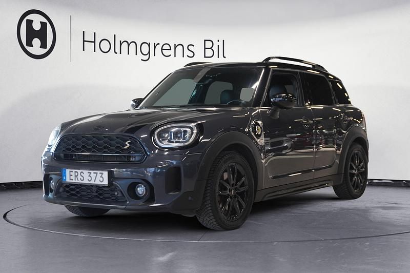 Grå Begagnad 2021 Mini Cooper Countryman SUV | 249 800 kr (Dyr) - Bild 1/4