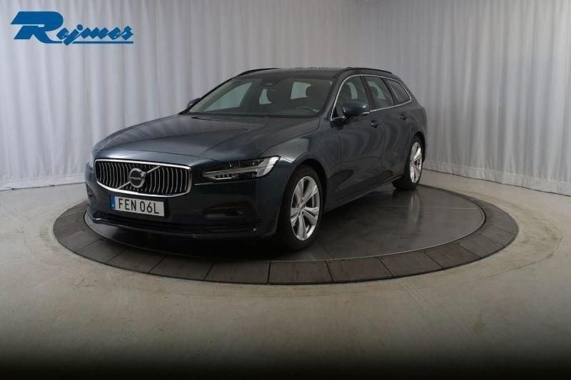 Mörkblå Begagnad 2024 Volvo V90 Core Kombi | 364 900 kr (Superpris) - Bild 1/4