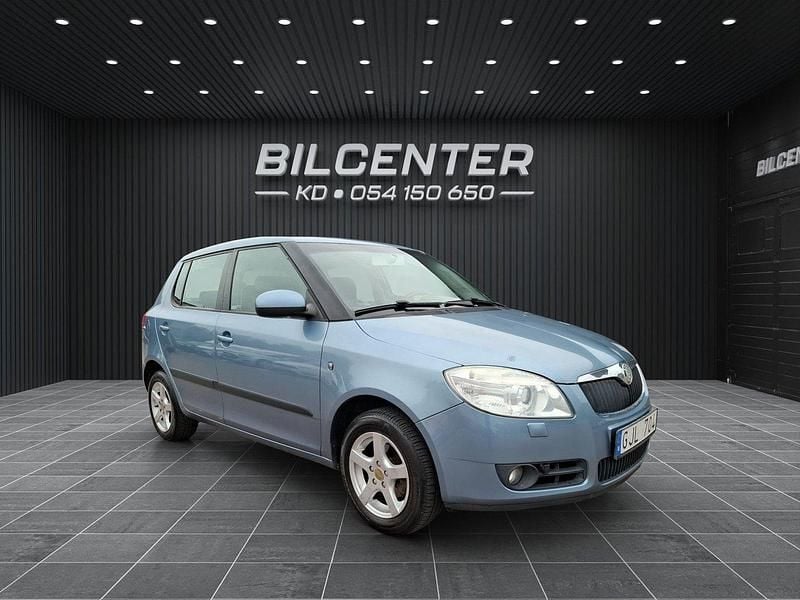 Ljusgrå Begagnad 2007 Skoda Fabia Elegance Halvkombi | 29 900 kr (Marknadspris) - Bild 1/4