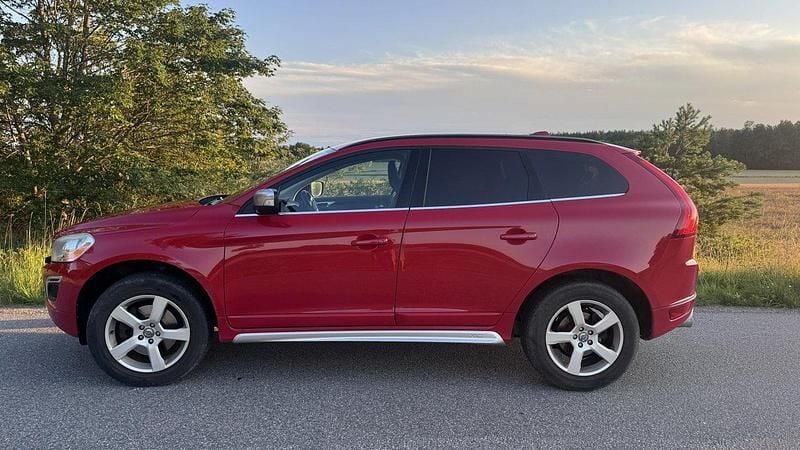 Röd Begagnad 2013 Volvo XC60 R-Design SUV | 79 000 kr (Bra pris) - Bild 1/4
