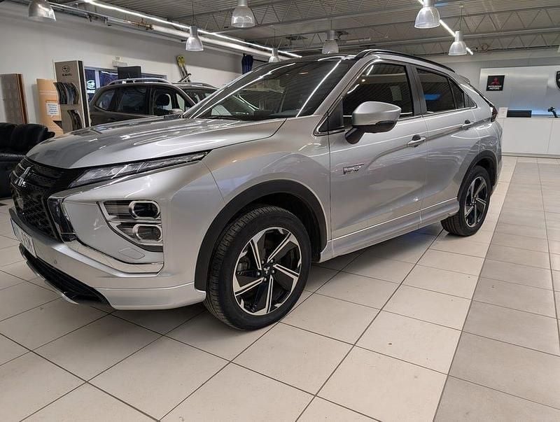 Grå Begagnad 2021 Mitsubishi Eclipse Cross Instyle SUV | 269 800 kr - Bild 1/4