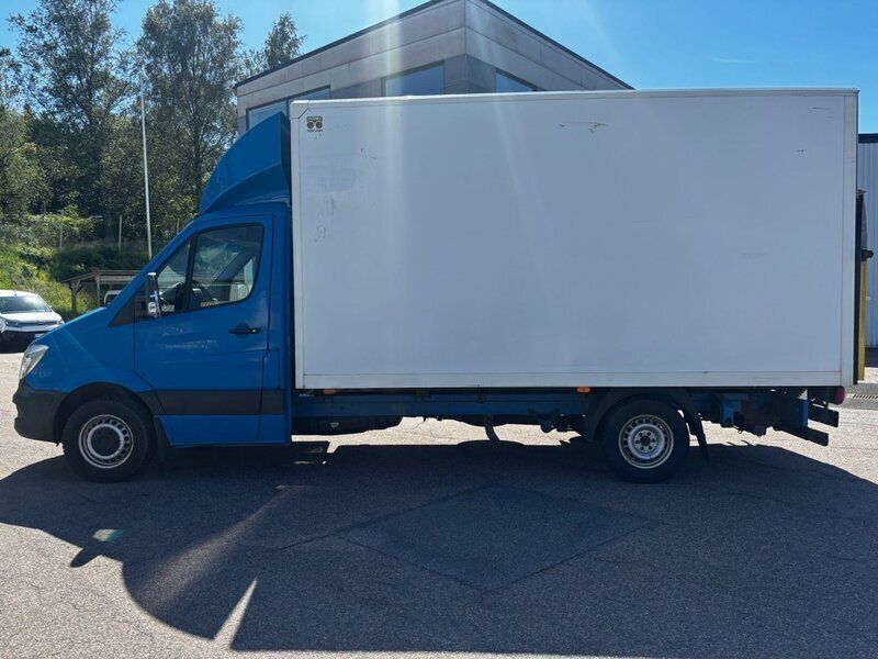 Blå Begagnad 2018 Mercedes Sprinter Van | 118 300 kr - Bild 1/4