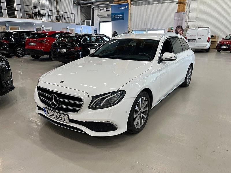 Vit Begagnad 2018 Mercedes E200 Avantgarde Kombi | 219 000 kr (Lite dyr) - Bild 1/4