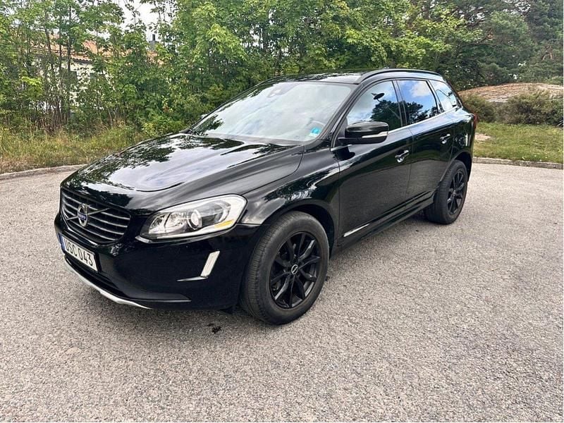 Svart Begagnad 2015 Volvo XC60 Momentum SUV | 148 500 kr (Superpris) - Bild 1/4