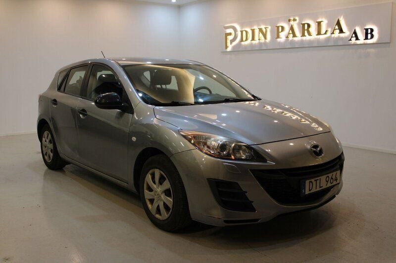 Grå Begagnad 2009 Mazda 3 Inclusive Halvkombi | 59 900 kr (Marknadspris) - Bild 1/4