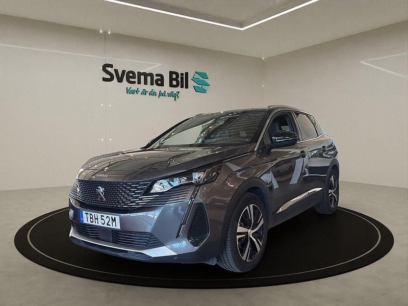 Grå platinum metallic Begagnad 2024 Peugeot 3008 GT SUV | 269 900 kr (Marknadspris) - Bild 1/4