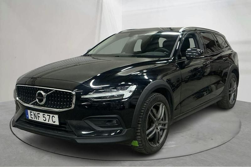 Svart Begagnad 2022 Volvo V60 CC Kombi | 305 000 kr (Superpris) - Bild 1/4