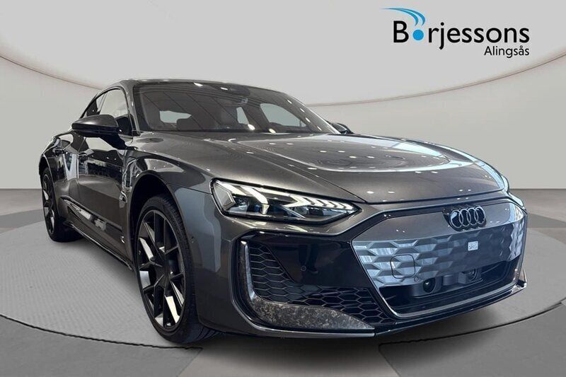 Grå Ny 2025 Audi e-tron Performance SUV | 2 396 200 kr - Bild 1/4