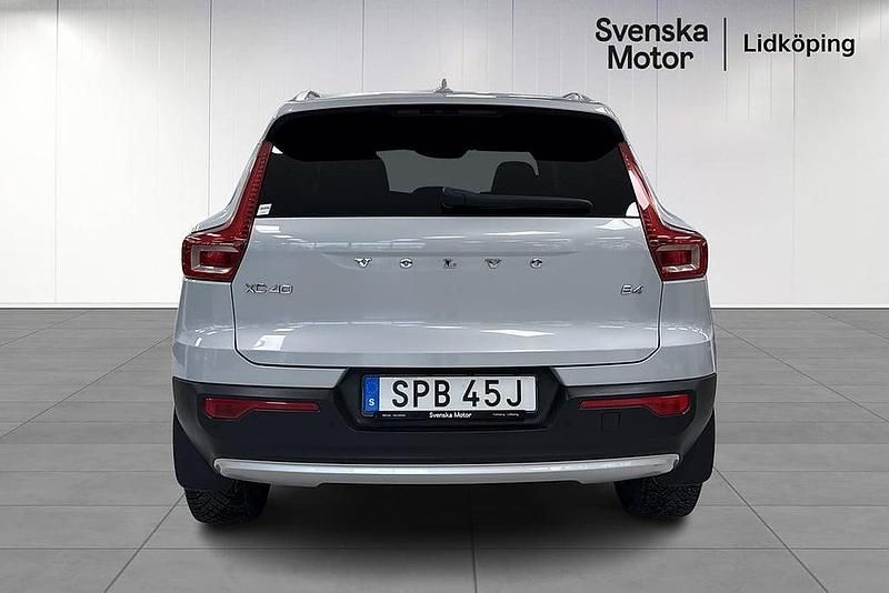 Begagnad Volvo XC40 200 HK (147 kW) 2021 Silver SUV