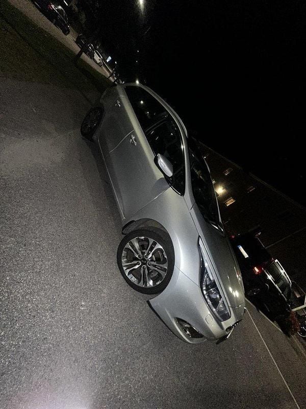 Grå Begagnad 2015 Kia Ceed Sportswagon Comfort Kombi | 59 900 kr (Bra pris) - Bild 1/4