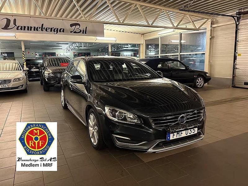 Grå Begagnad 2014 Volvo V60 Summum Kombi | 129 900 kr (Lite dyr) - Bild 1/4