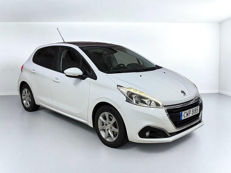 Begagnad Peugeot 208 82 HK (60 kW) 2015 Vit Halvkombi