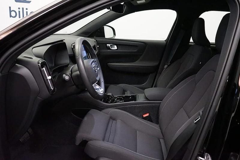 Begagnad Volvo XC40 Core 175 kW (238 HK) 2022 Svart SUV