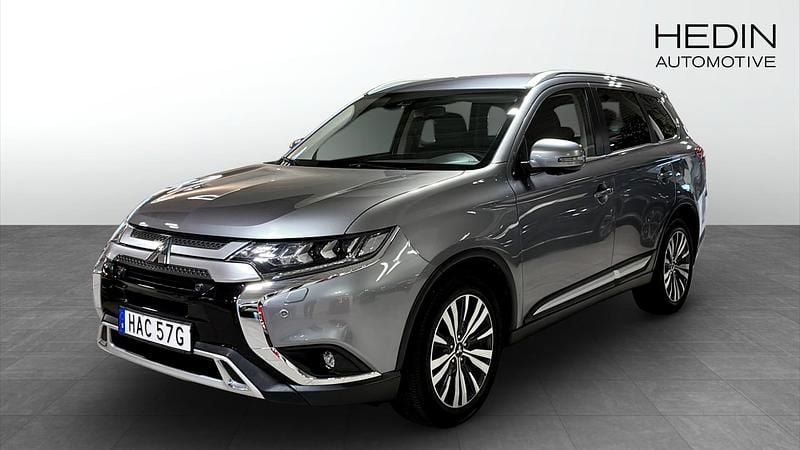 Grå (grey) Begagnad 2019 Mitsubishi Outlander SUV | 249 900 kr (Marknadspris) - Bild 1/4