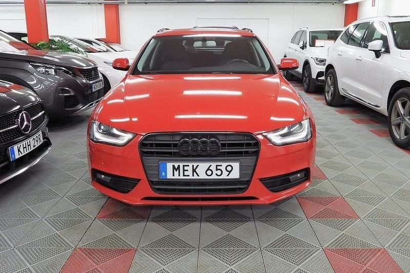 Begagnad Audi A4 136 HK (100 kW) 2012 Röd Kombi