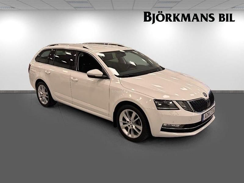 Begagnad Skoda Octavia Style 150 HK (110 kW) 2019 Vit Kombi