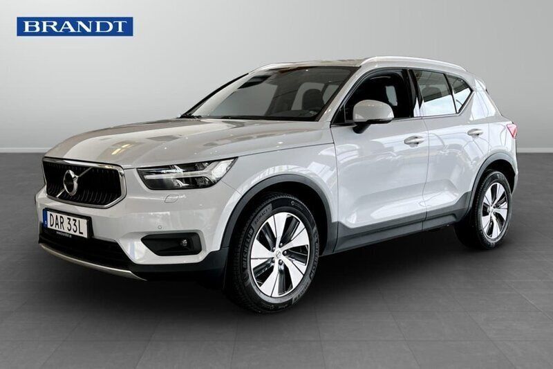 Silver Begagnad 2022 Volvo XC40 SUV | 339 900 kr (Lite dyr) - Bild 1/4