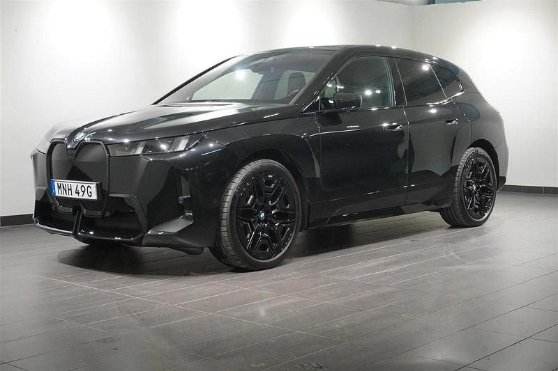 Svart Begagnad 2025 BMW iX Efficient Dynamics SUV | 1 049 900 kr - Bild 1/4
