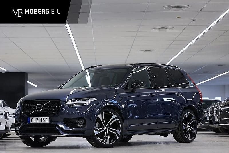 Mörkblå Begagnad 2022 Volvo XC90 Ultimate SUV | 599 900 kr (Marknadspris) - Bild 1/3