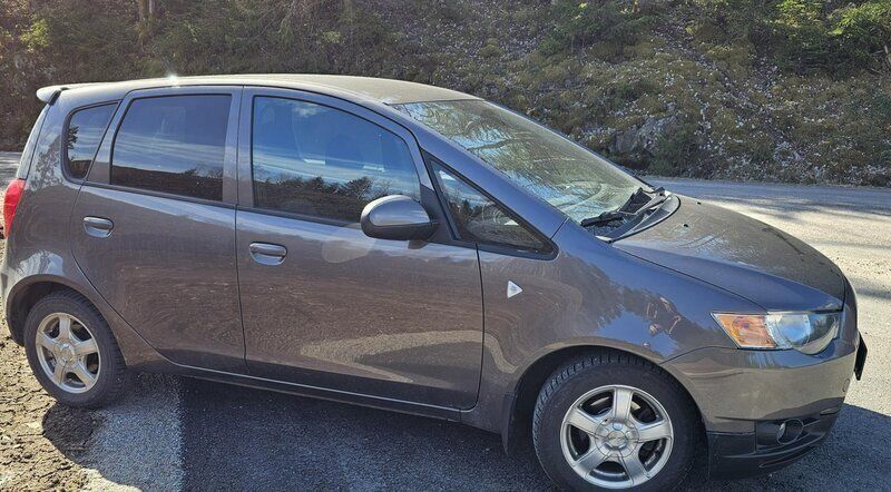 Grå Begagnad 2012 Mitsubishi Colt Halvkombi | 37 500 kr (Marknadspris) - Bild 1/1