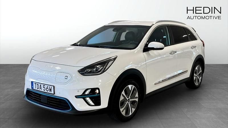 Vit (white) Begagnad 2022 Kia e-Niro 3 SUV | 279 900 kr (Marknadspris) - Bild 1/4