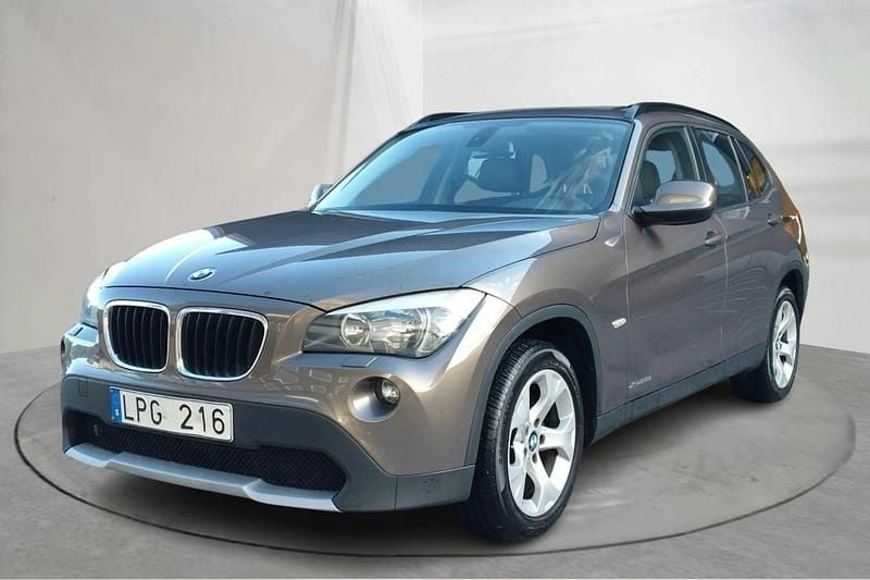 Brun Begagnad 2012 BMW X1 SUV | 97 000 kr (Bra pris) - Bild 1/4