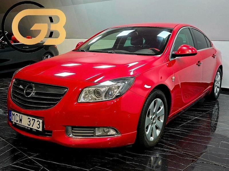 Röd Begagnad 2012 Opel Insignia OPC Halvkombi | 68 900 kr (Superpris) - Bild 1/4