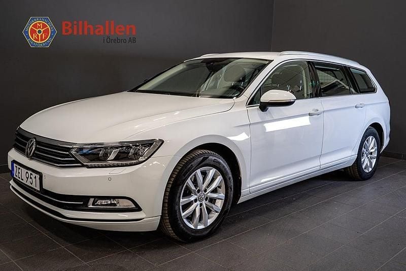 Vit Begagnad 2018 VW Passat Kombi | 179 900 kr (Bra pris) - Bild 1/4