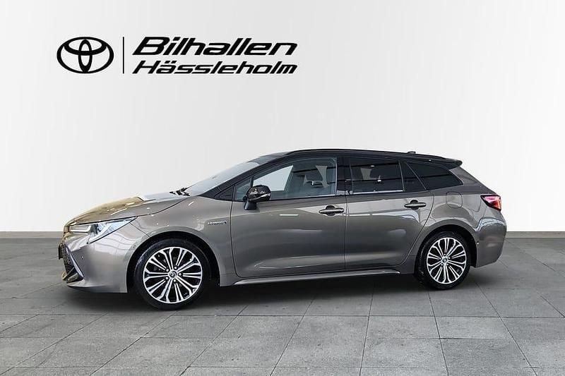 Begagnad Toyota Corolla Style 124 HK (91 kW) 2019 Grön Kombi
