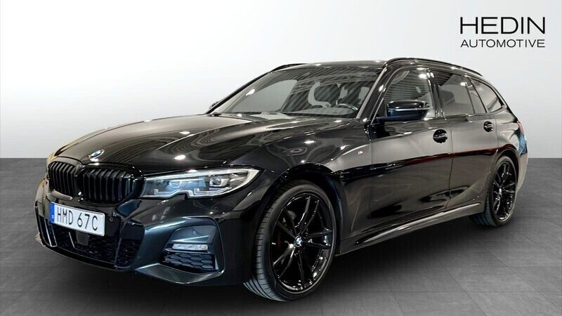 Svart (black) Begagnad 2021 BMW 320e Shadowline Kombi | 379 900 kr - Bild 1/4
