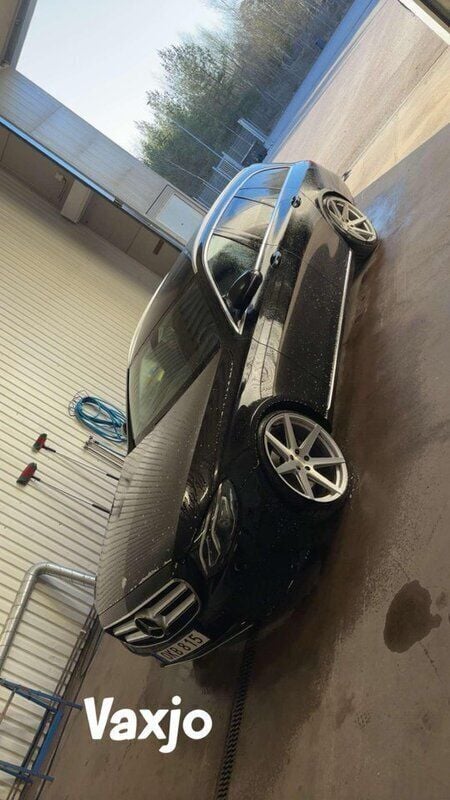 Svart Begagnad 2017 Mercedes E220 Kombi | 175 000 kr (Bra pris) - Bild 1/4
