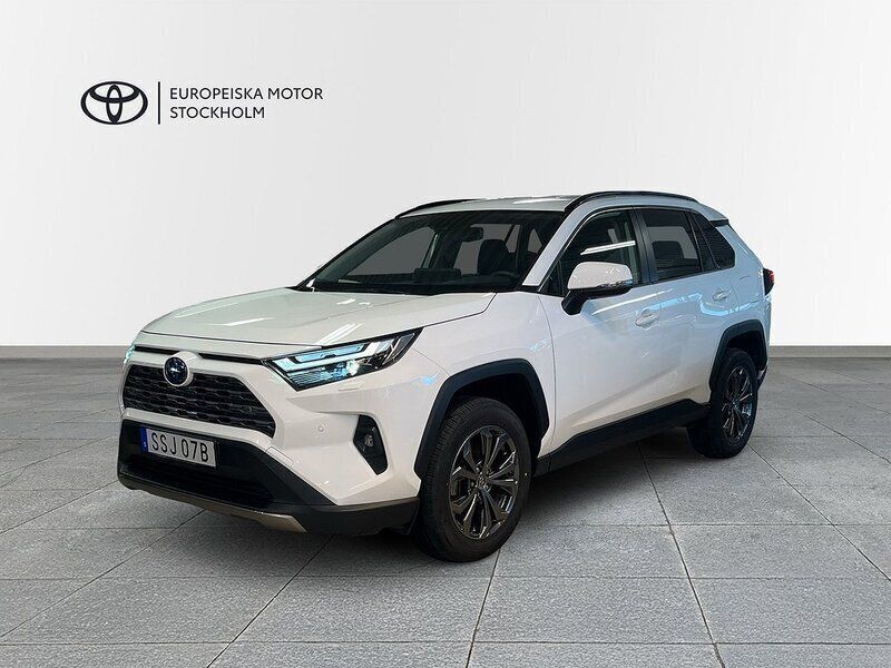 Vit Begagnad 2024 Toyota RAV4 Hybrid Executive SUV | 469 900 kr (Marknadspris) - Bild 1/4