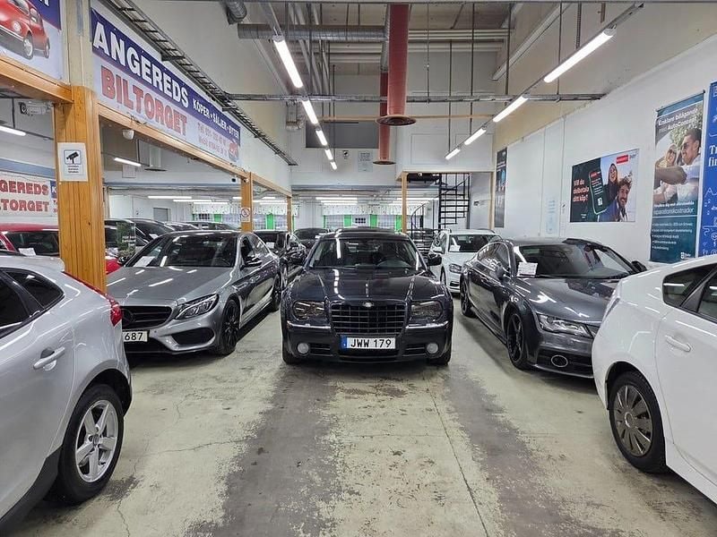 Begagnad Chrysler 300C 218 HK (160 kW) 2010 Mörkgrå Sedan