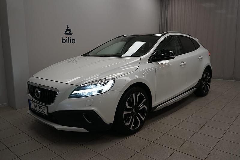 Vit Begagnad 2016 Volvo V40 CC Summum Kombi | 189 900 kr (Lite dyr) - Bild 1/3