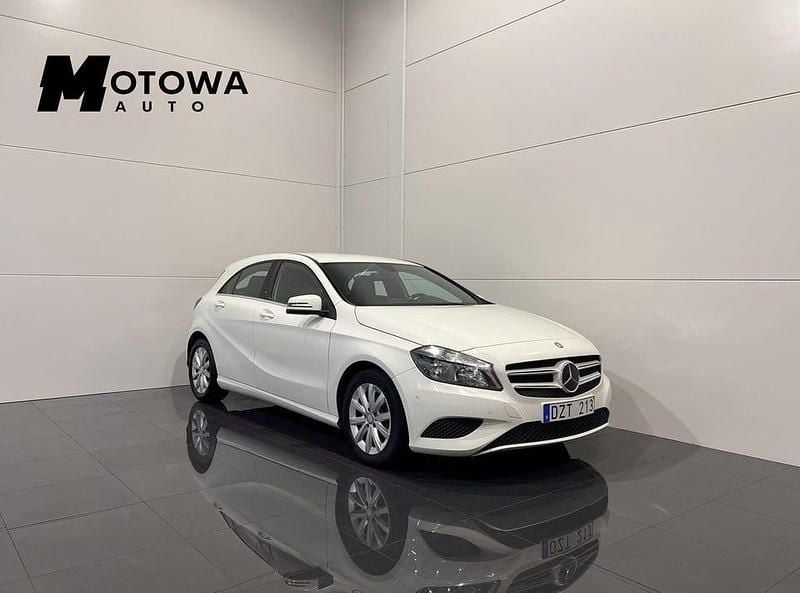Vit Begagnad 2013 Mercedes A180 Style Halvkombi | 119 900 kr (Marknadspris) - Bild 1/4