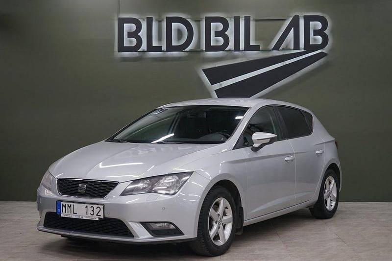 Begagnad Seat Leon Style 105 HK (77 kW) 2013 Silver Halvkombi