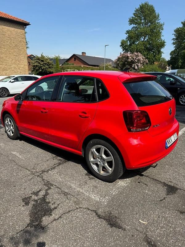 Begagnad VW Polo 86 HK (63 kW) 2014 Röd Halvkombi