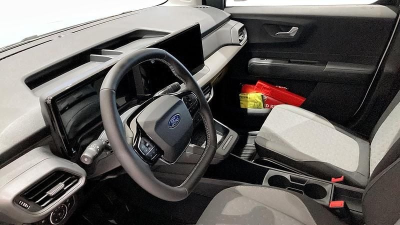 Ny Ford E-Transit 2026 Vit Van