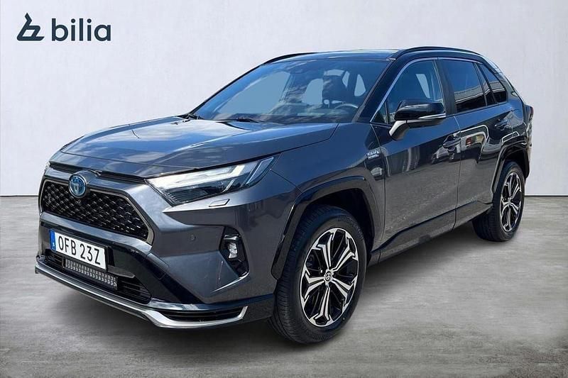 Grå Begagnad 2024 Toyota RAV4 Hybrid Style SUV | 589 900 kr (Dyr) - Bild 1/4