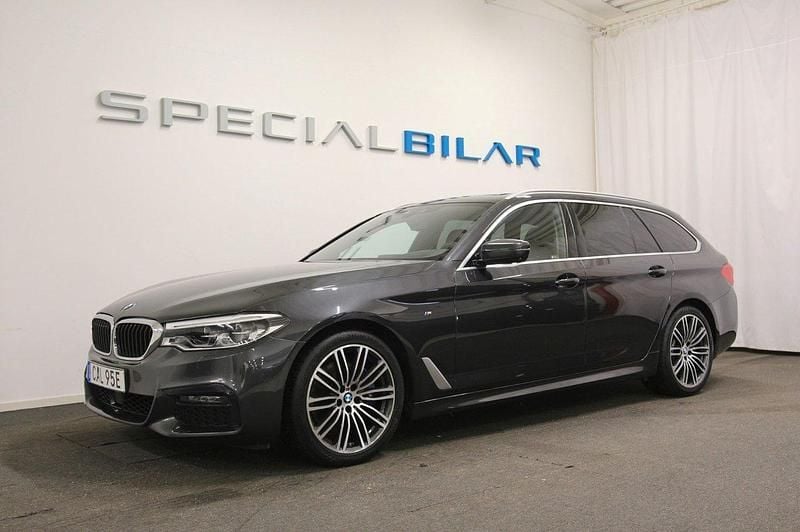 Grå Begagnad 2019 BMW 530 M Sport Kombi | 399 000 kr (Marknadspris) - Bild 1/4